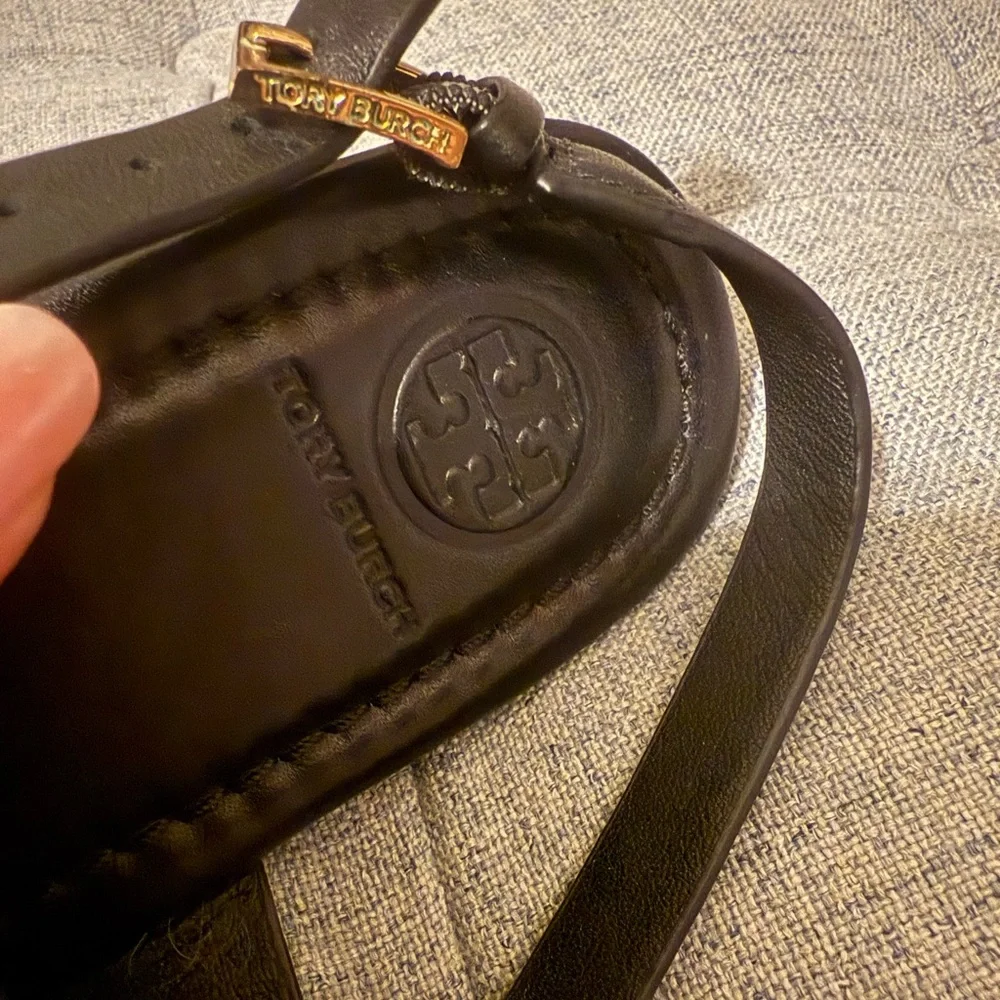 Tory Burch Claire Bryce Black Leather Flat Thong Sandal Size 6 ✨Retail $250 EUC! - Picture 4 of 10